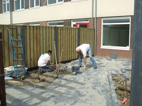 Tuinproject van Hovenier Klavertje 4: aanleg en bestrating
