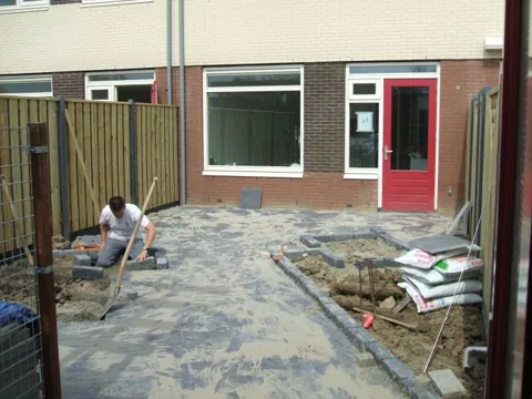 Tuinproject van Hovenier Klavertje 4: aanleg en bestrating