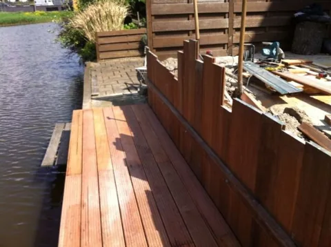 Tuinproject van Hovenier Klavertje 4: houtwerk en vlonders
