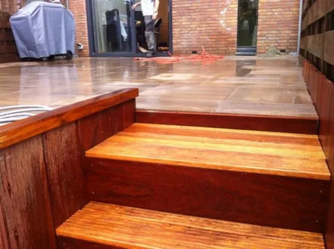 Tuinproject van Hovenier Klavertje 4: houtwerk en vlonders