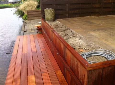 Tuinproject van Hovenier Klavertje 4: houtwerk en vlonders