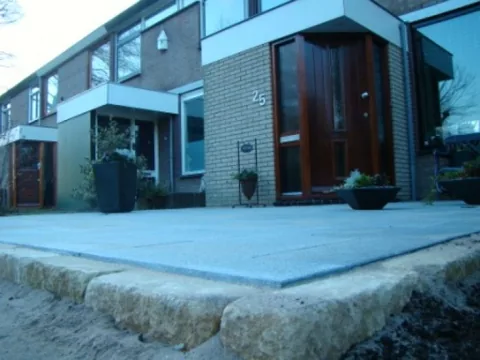 Tuinproject van Hovenier Klavertje 4: aanleg en bestrating